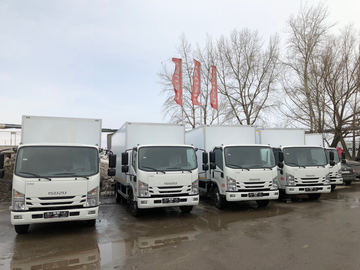 Поздравляем компанию AKRON HOLDING с приобретением 9 единиц промтоварных фургонов на базе автомобилей ISUZU NQR90 и FSR34